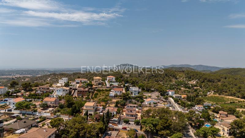 Foto 48b02bc6-6238-455f-93e6-7c3c509546e2. Terreno residencial soleado terreno con rebaje completado en Sant Pere de Ribes