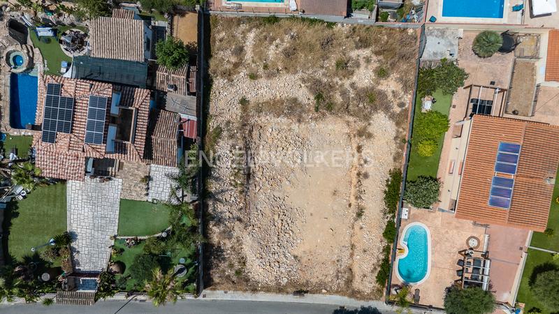 Foto 4e329c4c-86d6-46e4-b9ac-498c604b1fd6. Terreno residencial soleado terreno con rebaje completado en Sant Pere de Ribes