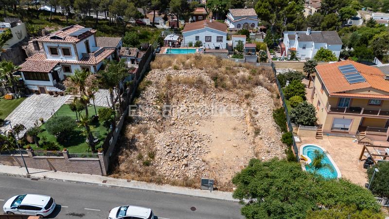 Foto 983580d7-03f7-4f3f-a0bb-a74775577cba. Terreno residencial soleado terreno con rebaje completado en Sant Pere de Ribes