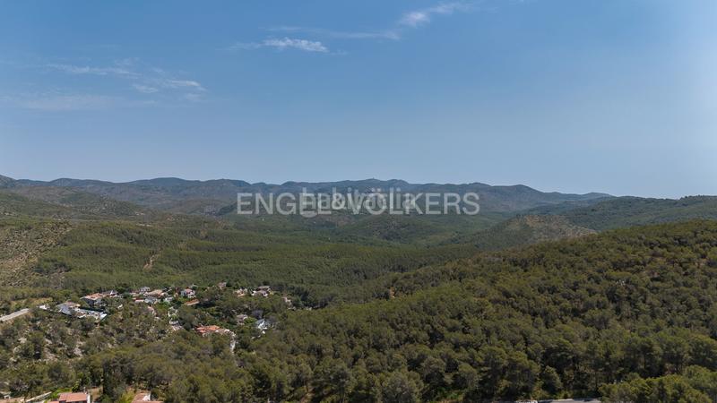 Foto a079be19-36cf-4eda-9921-dbaddac43bca. Terreno residencial soleado terreno con rebaje completado en Sant Pere de Ribes