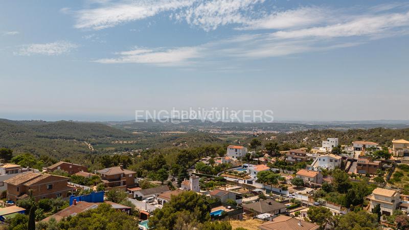 Foto b83b912f-43bb-4beb-a453-4263c26c8048. Terreno residencial soleado terreno con rebaje completado en Sant Pere de Ribes
