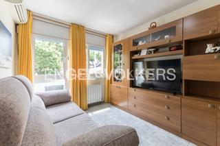 Apartment in La Teixonera. Práctico piso de 3 habitaciones en la teixonera