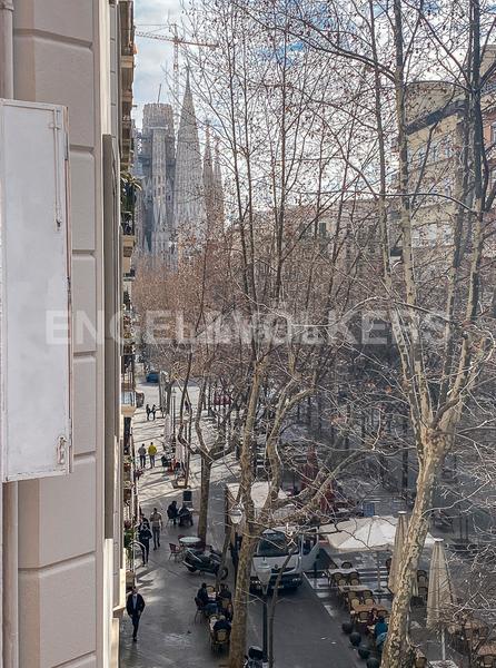 Foto 76d5a9a0-01c7-427d-8beb-31c79963ada4. Alquiler apartamento piso temporal con vistas a la sagrada familia en Barcelona