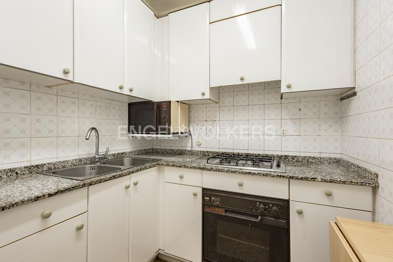 Foto 02cfb1ba-c173-4899-bd67-96ef53387955. Àtic amb calefacció aparcament a El Gall Esplugues de Llobregat