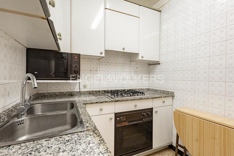 Foto 09b9b01b-8cc8-45fa-8d71-14012b7f1214. Àtic amb calefacció aparcament a El Gall Esplugues de Llobregat