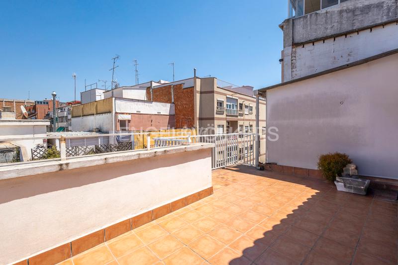 Foto ad30fca4-5f1e-404d-866b-0ebf89a907a0. Àtic amb calefacció aparcament a El Gall Esplugues de Llobregat