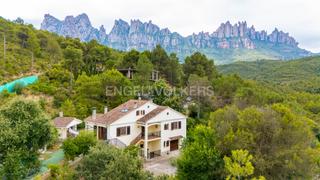 Casa a Castellbell i el Vilar. Exclusiva casa con licencia turística y vistas a montserrat