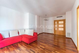 Apartment in Centre. Tu nuevo hogar en viladecans moderno, versátil y listo para entr