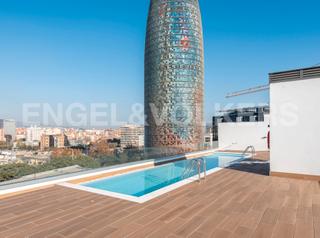 Rent Apartment in El Parc i la Llacuna del Poblenou. Precioso piso con piscina, parking y trastero
