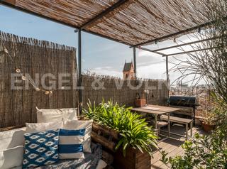 Ático en Raval. Ático con terraza, ascensor y vistas panorámicas!