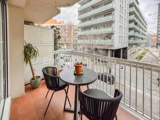 Lloguer Apartament a La Nova Esquerra de l´Eixample. Hermoso piso temporal con terraza