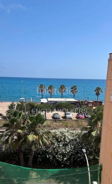 Foto b4a6fe0f-e236-45fb-b938-7c10e69c8bfe. Apartamento promoción de seis pisos en primera línea de mar, . en Pineda de Mar