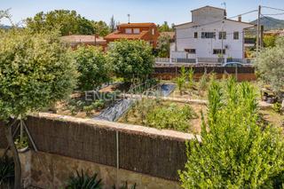 Terrain résidentiel à Can Vallhonrat. Oportunidad parcela residencial esquinera en la zona del hospita