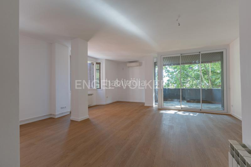 Foto a2994d27-8043-4f03-815b-17e1f87211e3. Apartament amb calefacció aparcament a Centre Sabadell