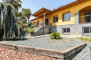 Maison à Santa Eulàlia de Ronçana. Exclusiva residencia en entorno natural con vistas panorámicas