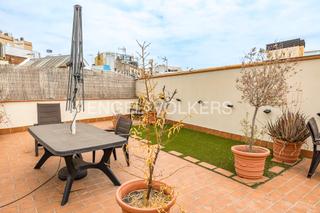 Apartament a Raval. Ático con terraza privada en finca rehabilitada con ascensor en
