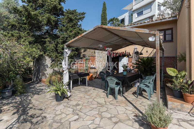 Foto 27f49d22-ea40-4496-b3b0-d4d1edfd574e. Casa amb calefacció aparcament a Sarrià Barcelona