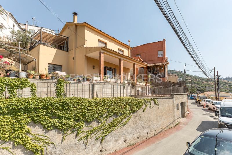 Foto 3dafa665-b7a3-43cd-8ac7-5f2104c50514. Casa amb calefacció aparcament a Sarrià Barcelona