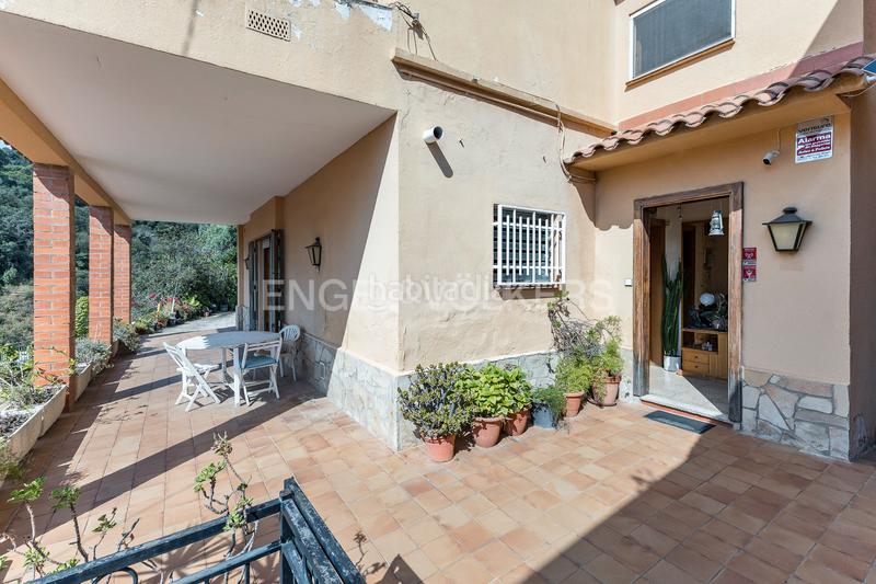 Foto 43692cec-38b8-44f2-b562-652b8eb1a6f9. Casa amb calefacció aparcament a Sarrià Barcelona