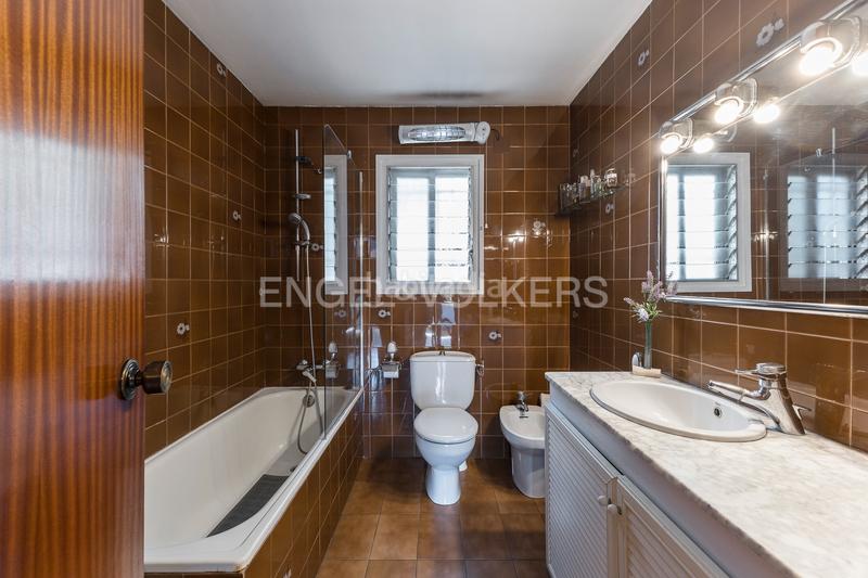 Foto c7287567-244a-4b7d-92e8-10002f64b53d. Casa amb calefacció aparcament a Sarrià Barcelona