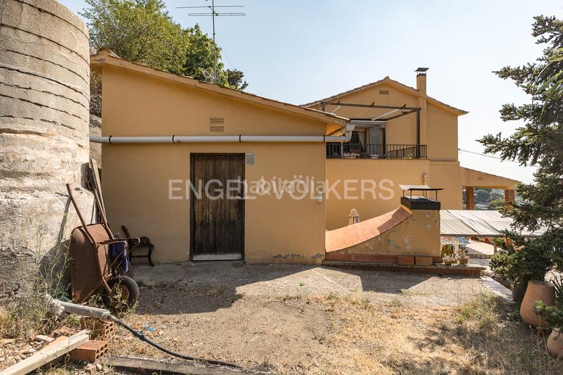 Foto fbc9154e-9b95-47cd-8ff2-4d0ad942f4ed. Casa amb calefacció aparcament a Sarrià Barcelona