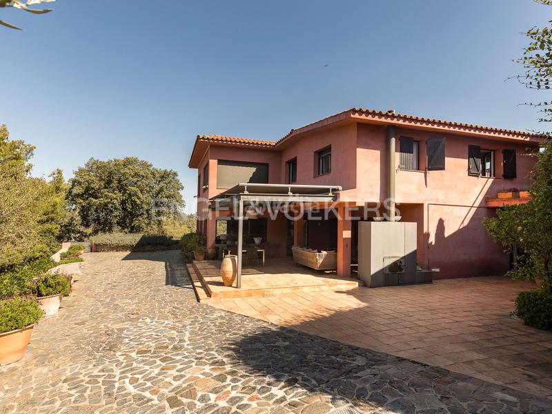 Foto e7f4505a-52e6-4236-817d-f30ee5ff99e5. Casa con riscaldamento parcheggio piscina in Vallvidrera - Tibidabo - Les Planes Barcelona