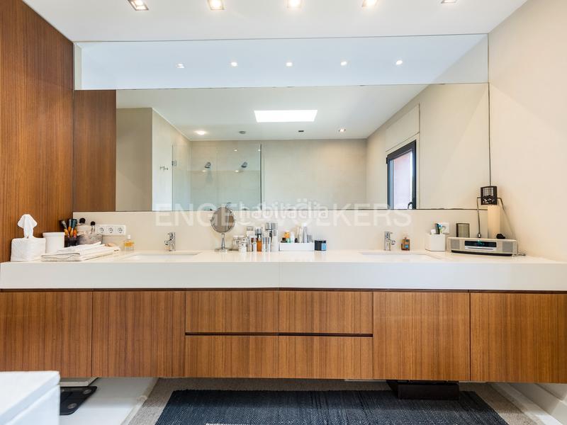 Foto f0df95d6-641d-4399-b1b1-066cfc12e6eb. Casa con riscaldamento parcheggio piscina in Vallvidrera - Tibidabo - Les Planes Barcelona