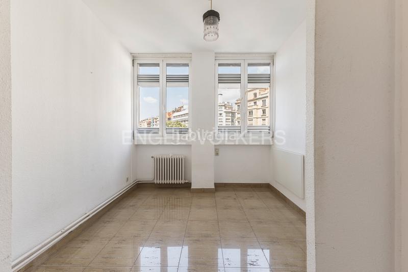 Foto 1da2f8e3-558f-4b23-8d62-52075c86b121. Apartament amb calefacció aparcament a L´Antiga Esquerra de l´Eixample Barcelona
