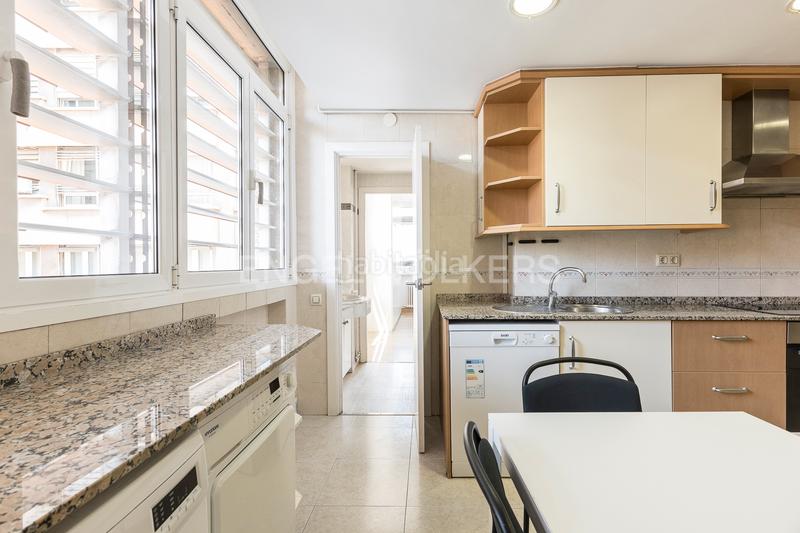 Foto 36fcdc5e-024e-44cd-b422-07ae9347a509. Apartament amb calefacció aparcament a L´Antiga Esquerra de l´Eixample Barcelona