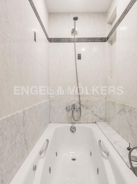 Foto 6382dff2-e8b1-47a2-92a4-c5def7250007. Apartament amb calefacció aparcament a L´Antiga Esquerra de l´Eixample Barcelona