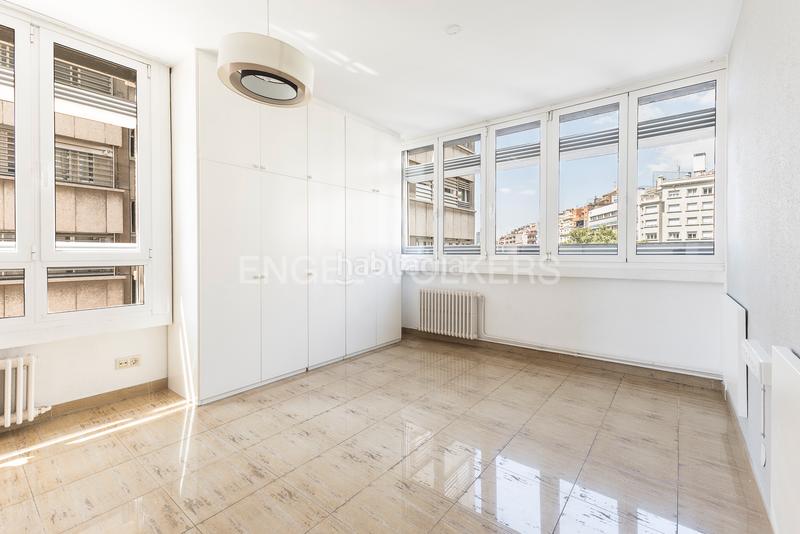 Foto 672fe7a0-5da4-4412-910b-28ec42368c94. Apartament amb calefacció aparcament a L´Antiga Esquerra de l´Eixample Barcelona