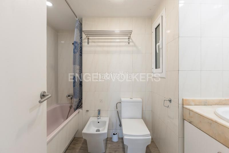Foto 699e4ec9-7411-49be-a86d-fd268fc28d69. Apartament amb calefacció aparcament a L´Antiga Esquerra de l´Eixample Barcelona