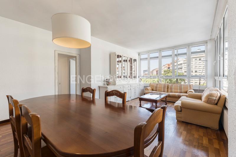 Foto 74f0f2fd-afc5-472b-a0b5-6c9aef8053c2. Apartament amb calefacció aparcament a L´Antiga Esquerra de l´Eixample Barcelona
