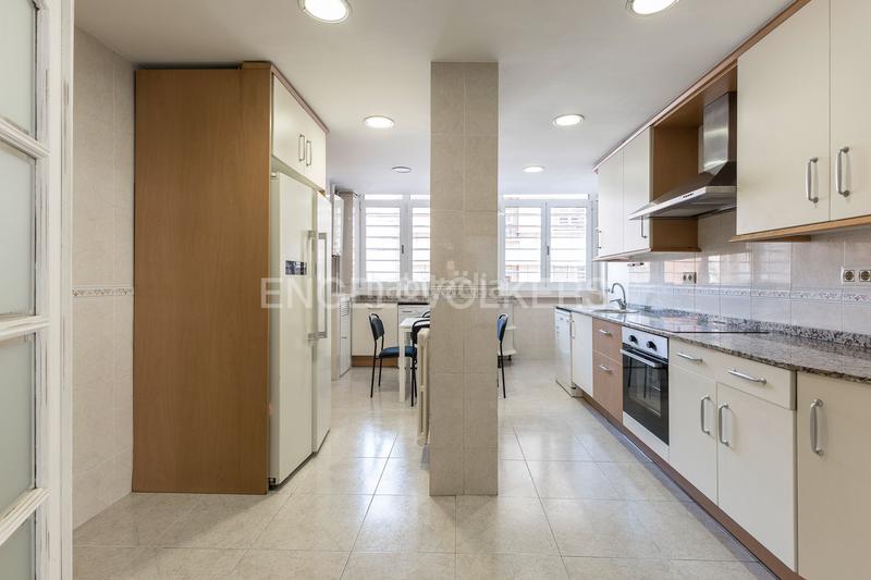 Foto 77bf862a-4bf3-471d-bbcc-b0deb13b7ffa. Apartament amb calefacció aparcament a L´Antiga Esquerra de l´Eixample Barcelona