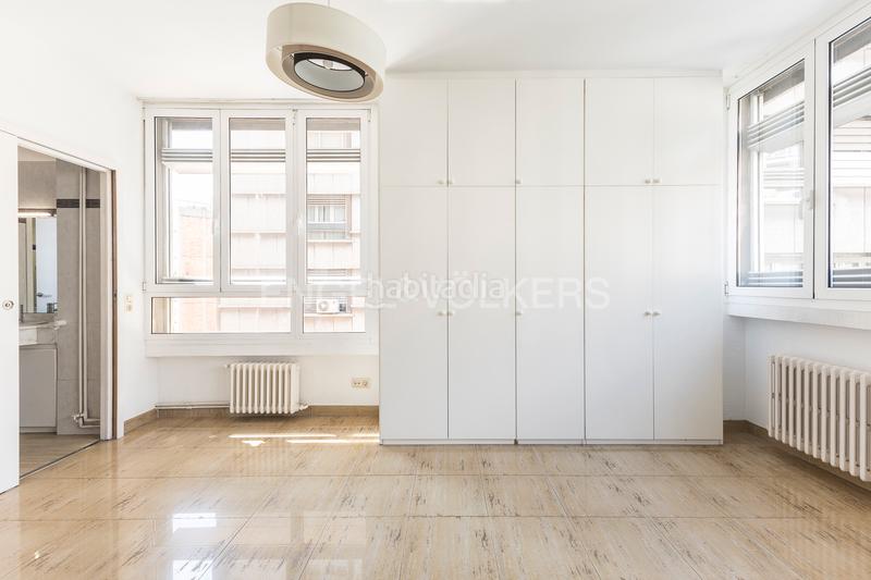 Foto 7b405d4e-8403-4ead-802a-76f366dc2c06. Apartament amb calefacció aparcament a L´Antiga Esquerra de l´Eixample Barcelona
