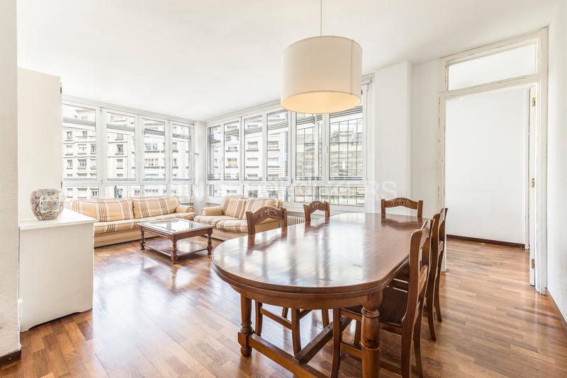 Foto a0d47570-7fa1-495f-8248-61e08346b75d. Apartament amb calefacció aparcament a L´Antiga Esquerra de l´Eixample Barcelona