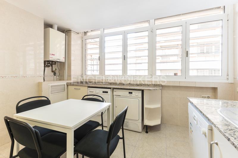 Foto ec38c928-899b-4abe-bc88-abf01a0315eb. Apartament amb calefacció aparcament a L´Antiga Esquerra de l´Eixample Barcelona