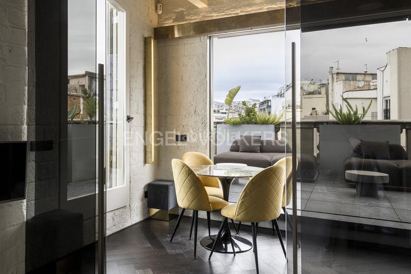 Foto 1c903f9e-1ab5-4106-9cdc-bea91fcdd8aa. Alquiler apartamento ático temporal de diseño con vistas panorámicas a en Barcelona
