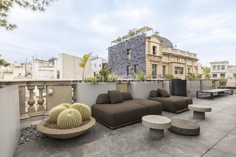 Foto 42734352-9df2-4074-9cea-abd2461fc2b5. Alquiler apartamento ático temporal de diseño con vistas panorámicas a en Barcelona