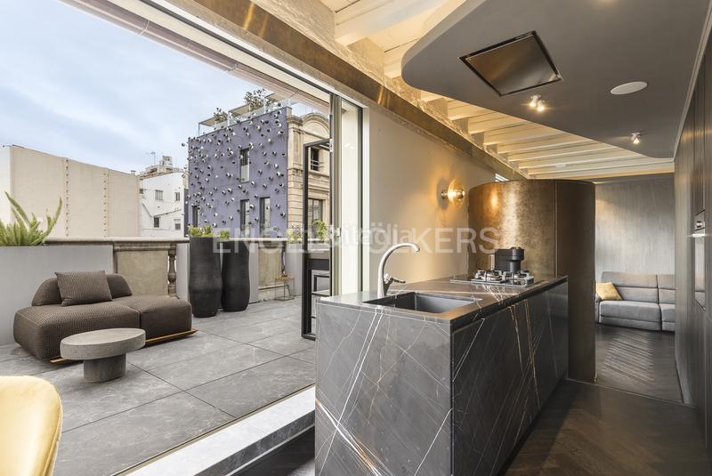 Foto 541d257d-12cc-47d7-a5ee-1e8595b87dd9. Alquiler apartamento ático temporal de diseño con vistas panorámicas a en Barcelona