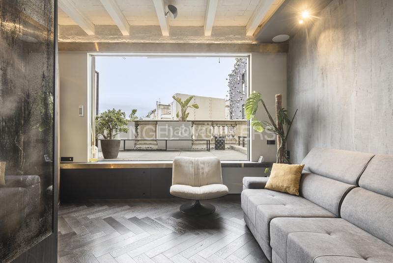 Foto 72f71cbf-7e3d-413d-b770-c5561114a85d. Alquiler apartamento ático temporal de diseño con vistas panorámicas a en Barcelona