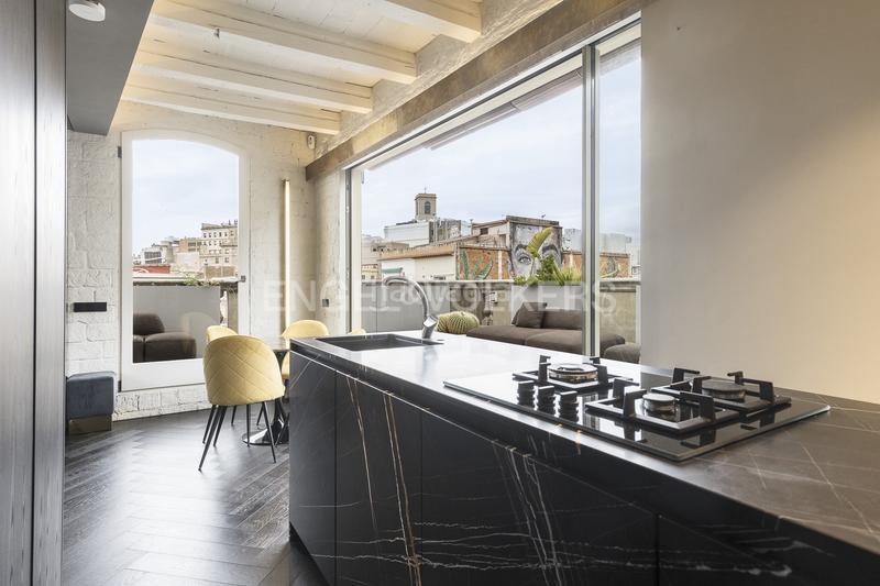 Foto ba8c4bab-9a33-4ead-acc9-ecd3b359123a. Alquiler apartamento ático temporal de diseño con vistas panorámicas a en Barcelona
