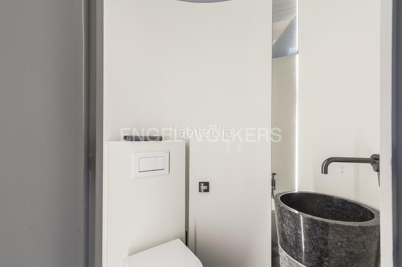 Foto bac3873a-e14f-4bee-9554-78b310f5f07a. Alquiler apartamento ático temporal de diseño con vistas panorámicas a en Barcelona
