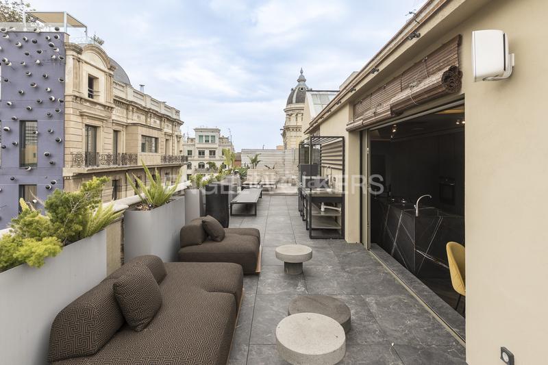 Foto c02dfc17-d3e3-4ca0-b34d-42ddda776e9b. Alquiler apartamento ático temporal de diseño con vistas panorámicas a en Barcelona