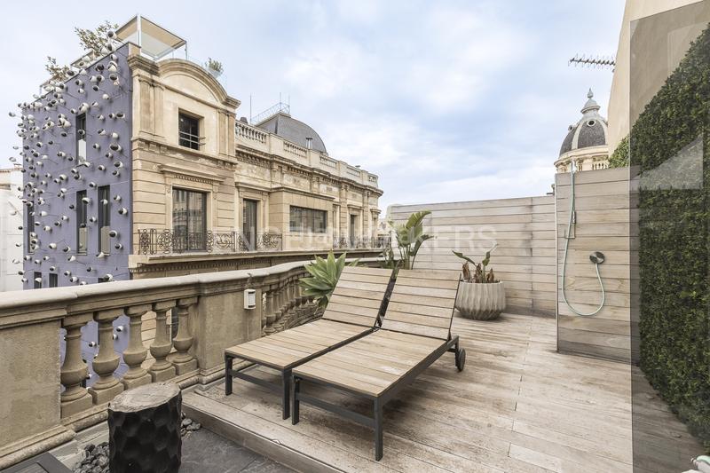 Foto c13ef830-2cd2-49a7-8dcd-fc8b3af84ae5. Alquiler apartamento ático temporal de diseño con vistas panorámicas a en Barcelona