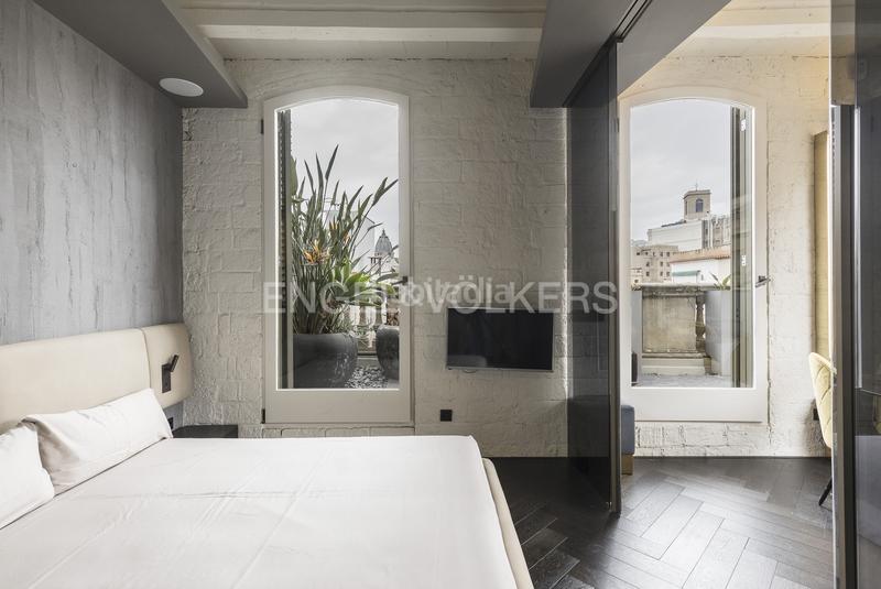 Foto ef71f1b6-fae0-4d45-ab36-179c00e06bd3. Alquiler apartamento ático temporal de diseño con vistas panorámicas a en Barcelona