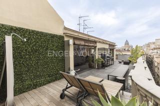Miete Appartement in Gòtic. Ático temporal de diseño con vistas panorámicas a barcelona