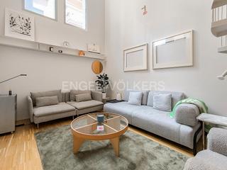 Rent Apartment in Baix Guinardó. Espectacular piso de diseño con terraza