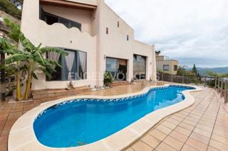 Maison à Nucli Urbà. Casa carismática con piscina y vistas panorámicas.