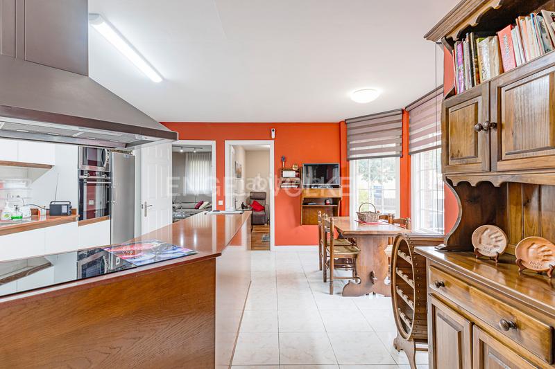 Foto 275f0d6b-5bf5-48dc-b99b-28c0483e68da. Casa con riscaldamento parcheggio in Mira-sol Sant Cugat del Vallès